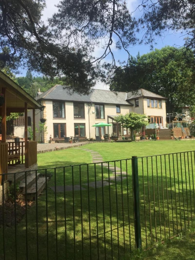 Riverside House - Genel