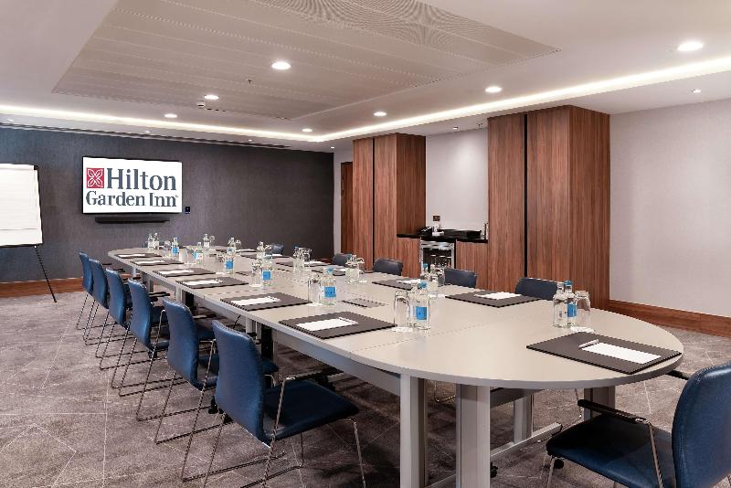 Hilton Garden Inn London Heathrow Terminal 2 And 3 - Toplantı