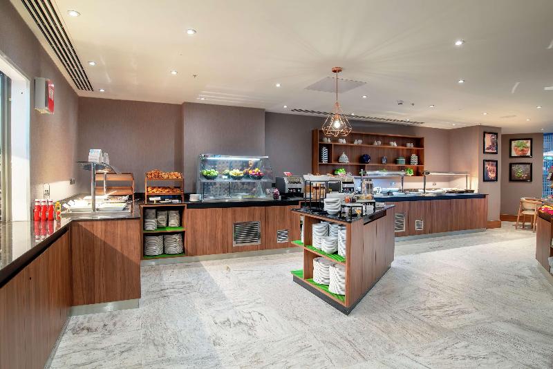 Hilton Garden Inn London Heathrow Terminal 2 And 3 - Restoran