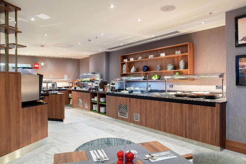 Hilton Garden Inn London Heathrow Terminal 2 And 3 - Restoran