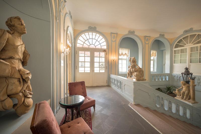The Mozart Prague - Lobi