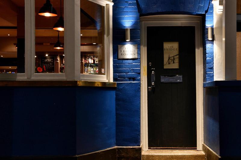 The Bridge Rooms - Genel