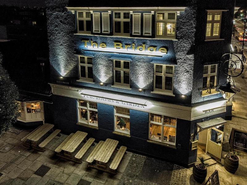 The Bridge Rooms - Genel