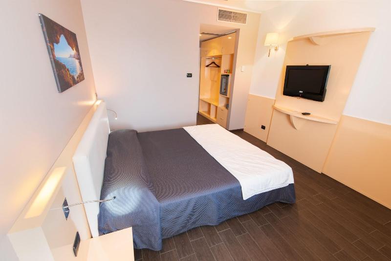Hotel Mediterraneo - Oda
