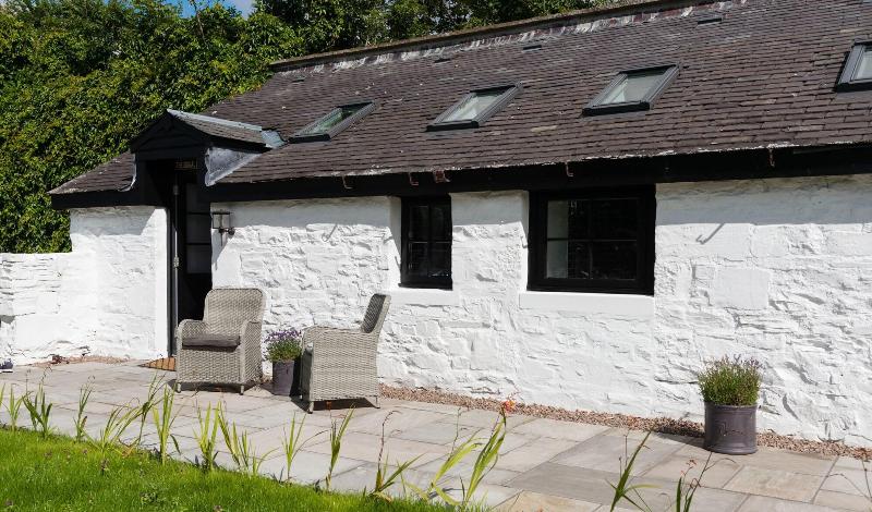 The Old Manse Of Blair - Oda
