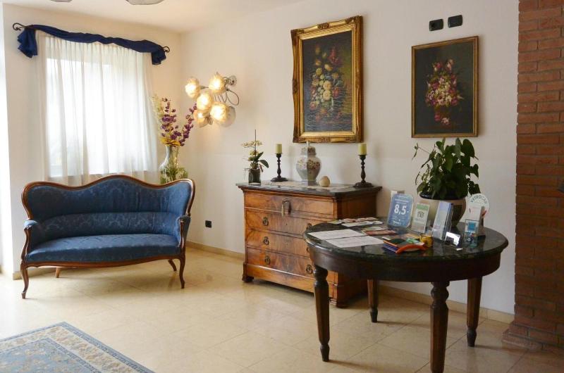 Hotel Italia - Lobi