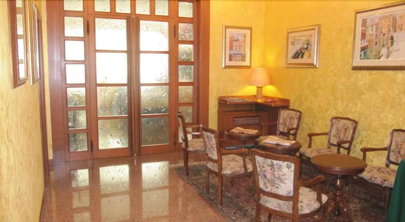 Hotel Garden - Lobi