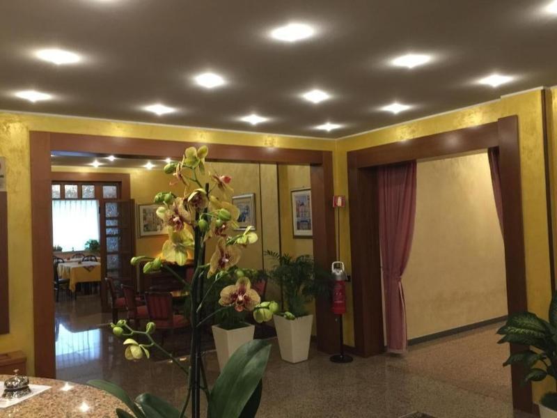 Hotel Garden - Lobi