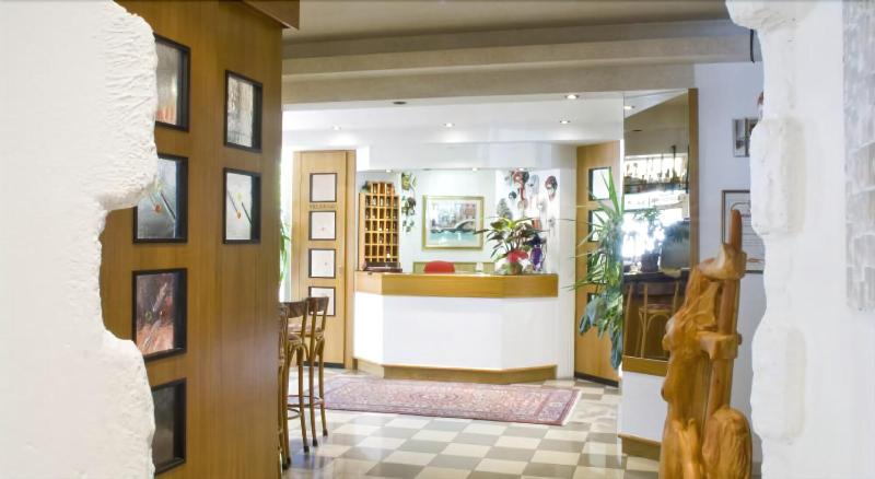 Hotel Berna - Lobi