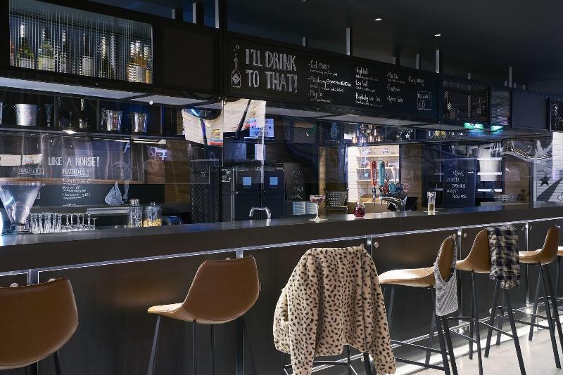 Moxy Chester - Bar