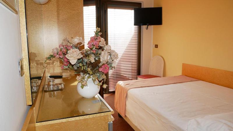 Hotel Antares - Oda