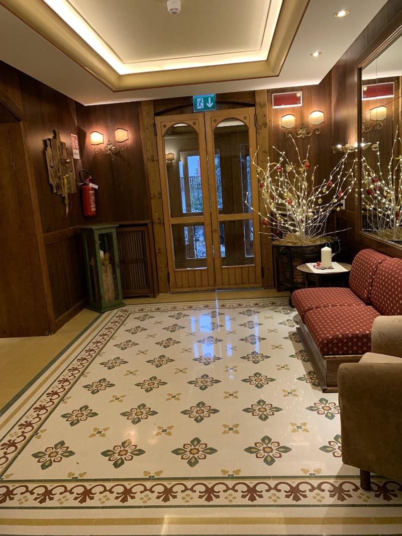 Hotel Serena - Lobi