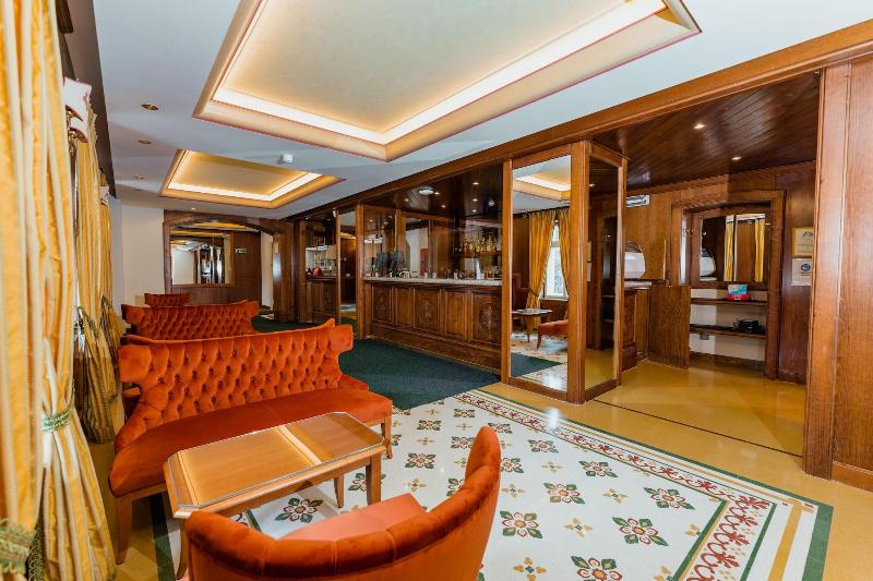 Hotel Serena - Lobi