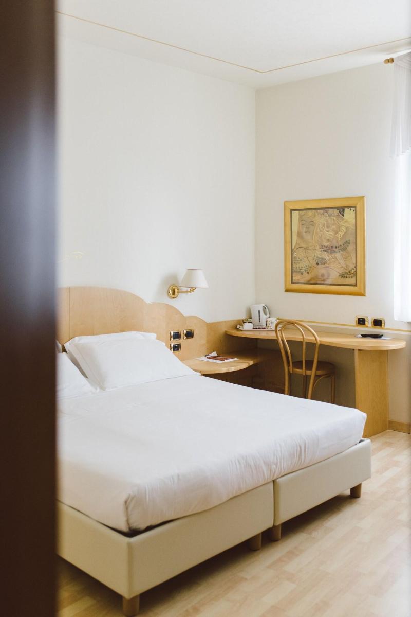 Hotel America - Oda