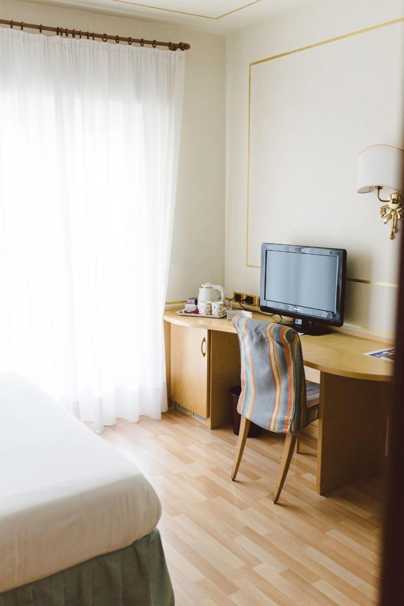Hotel America - Oda