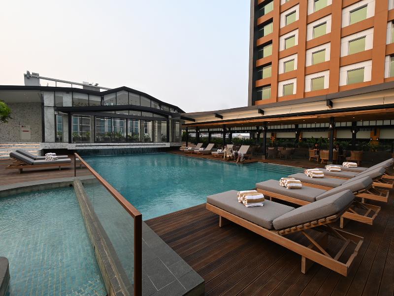 Mövenpick Hotel Jakarta City Centre - Havuz