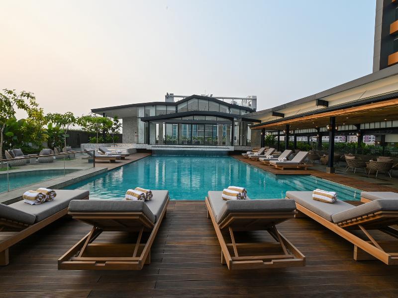Mövenpick Hotel Jakarta City Centre - Havuz