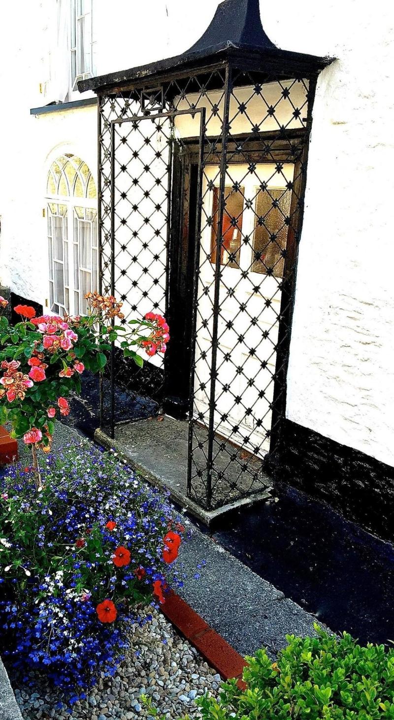 The White Cottage B&B - Genel