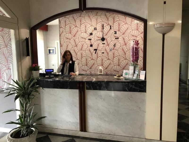 Hotel Master - Lobi