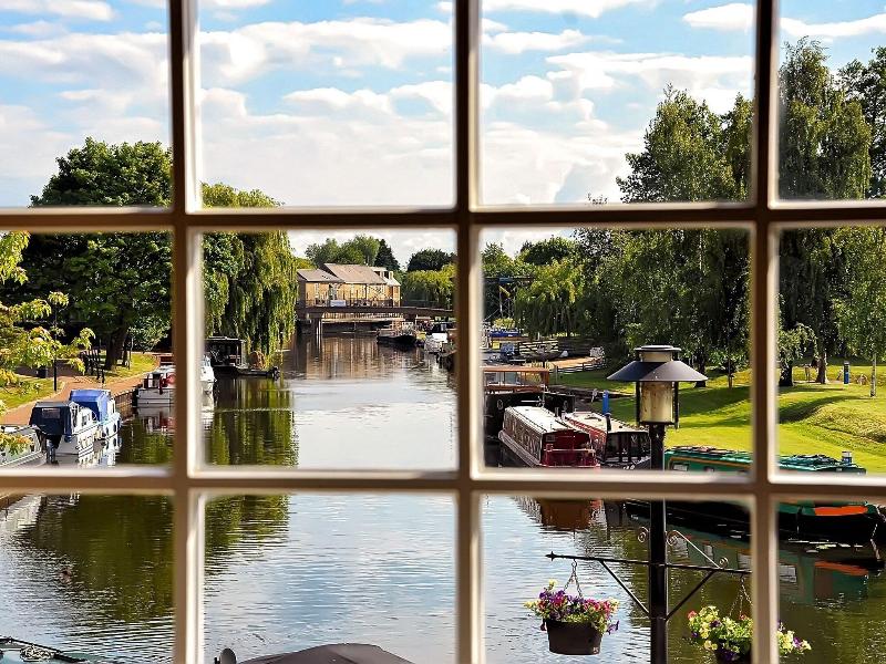 Riverside Inn - Genel