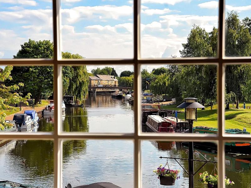 Riverside Inn - Genel