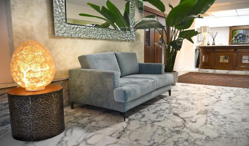 Hotel Tiffany - Lobi