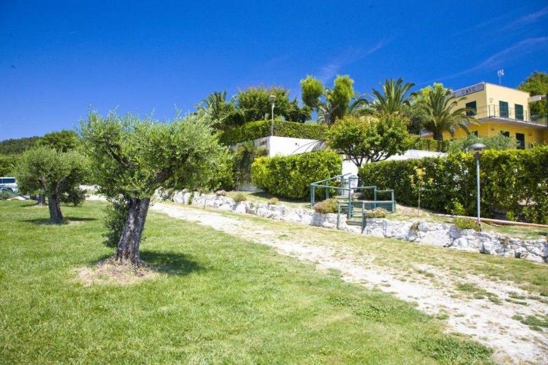 Hotel Le Cave - Genel