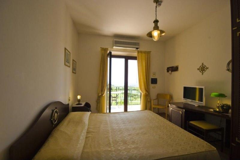 Hotel Le Cave - Oda