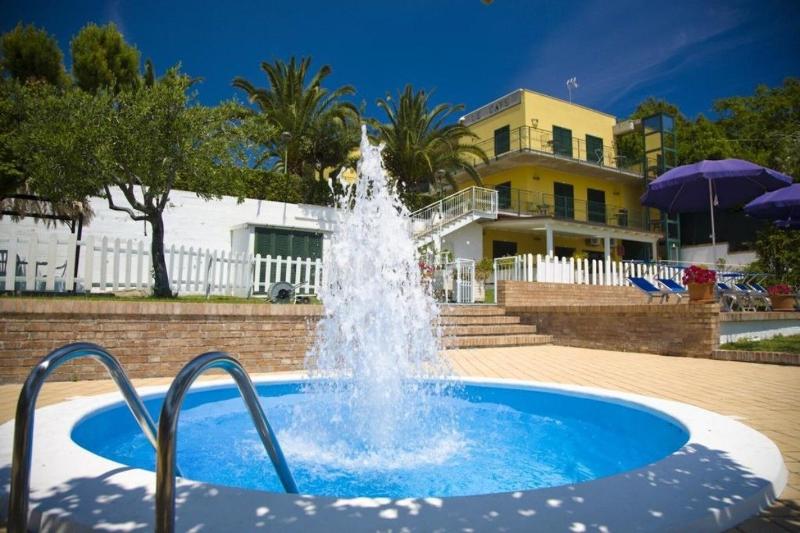 Hotel Le Cave - Havuz