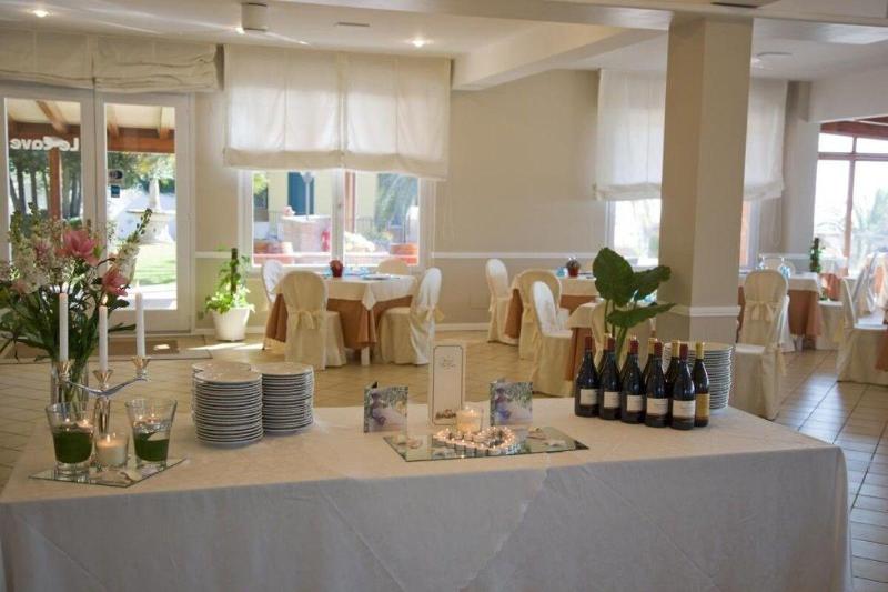 Hotel Le Cave - Restoran