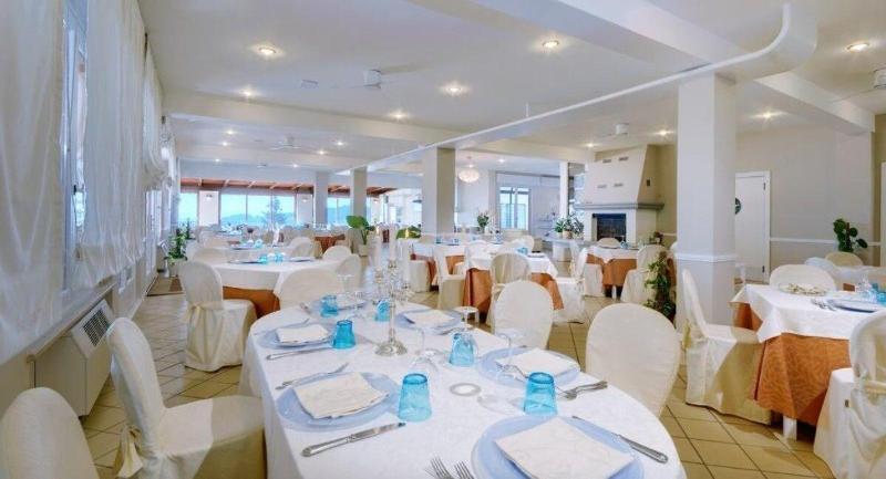 Hotel Le Cave - Restoran