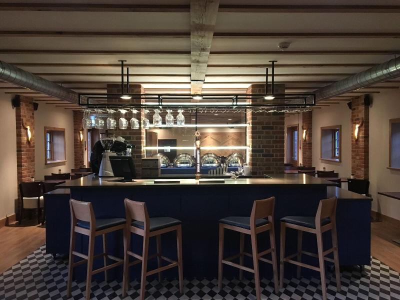 Tewin Bury Farm Hotel - Bar
