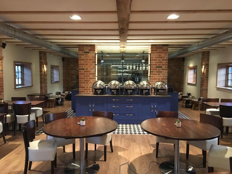 Tewin Bury Farm Hotel - Lobi