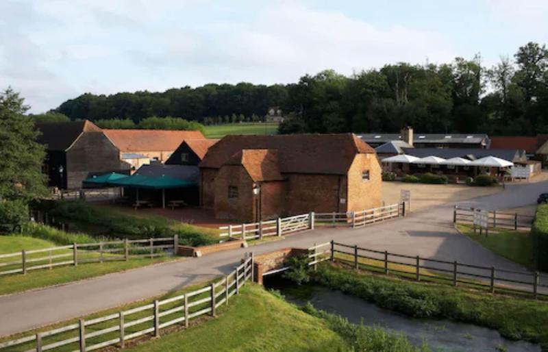 Tewin Bury Farm Hotel - Genel