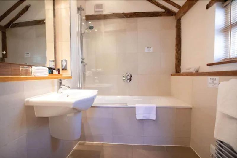 Tewin Bury Farm Hotel - Oda