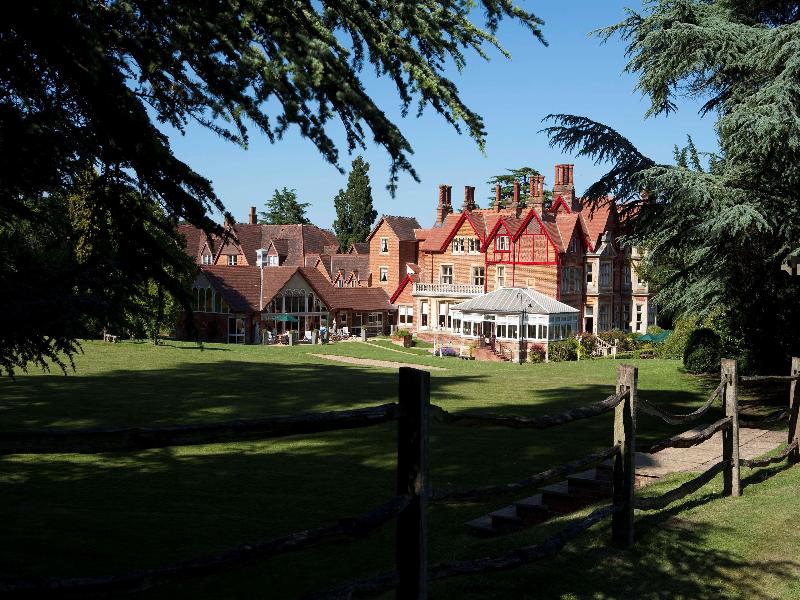 Pendley Manor - Genel
