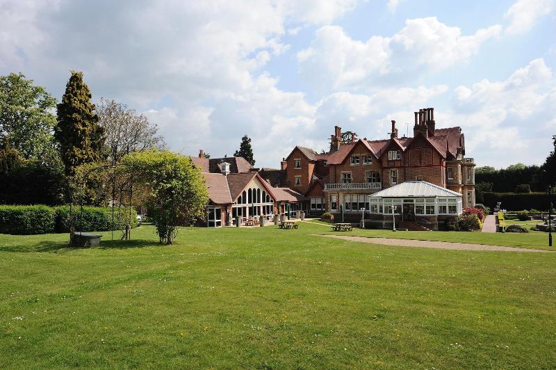 Pendley Manor - Genel