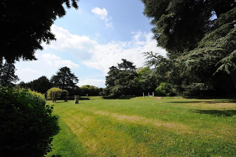 Pendley Manor - Genel