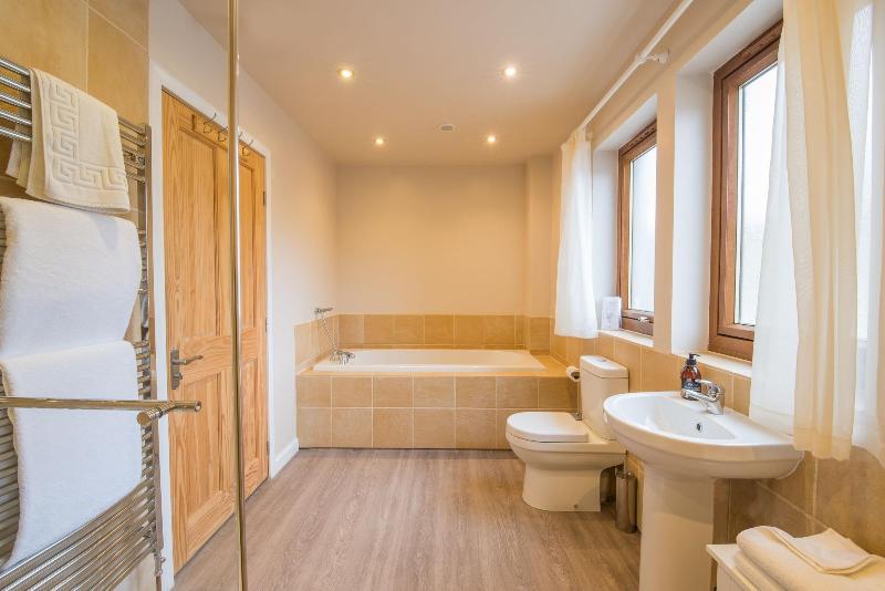 Redwood House Hotel - Oda