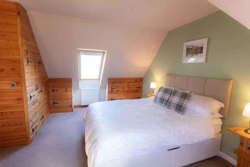 Redwood House Hotel - Oda