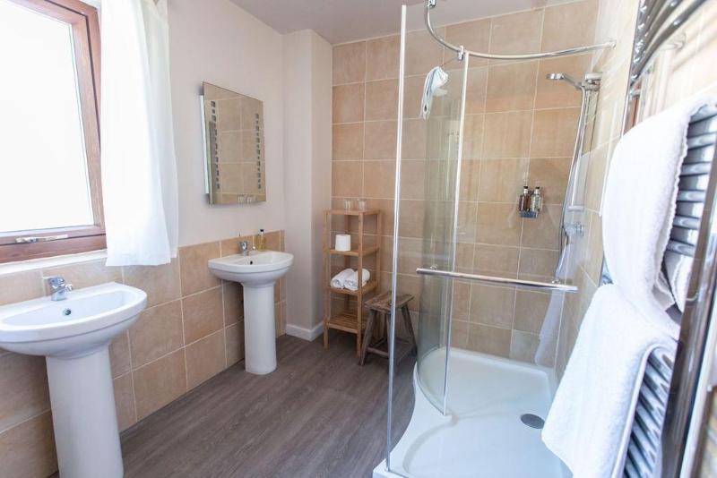 Redwood House Hotel - Oda