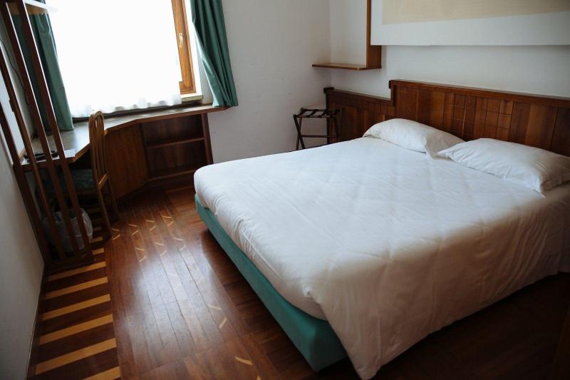 Hotel Carlo Felice - Oda