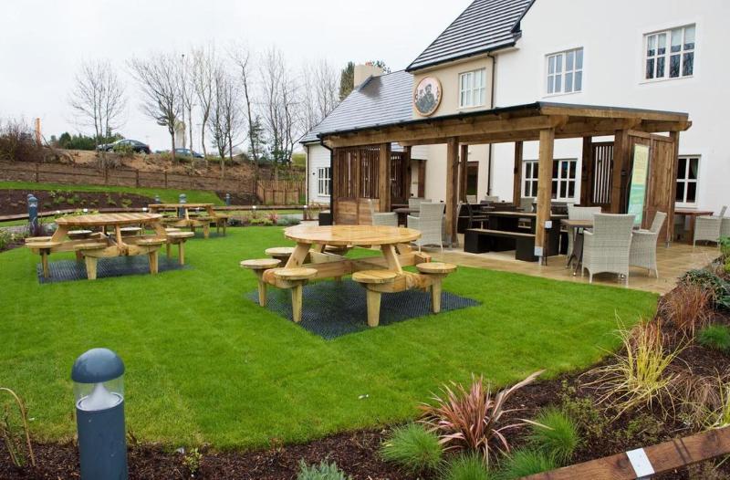 Chain Runner, Livingston by Marston's Inns - Teras