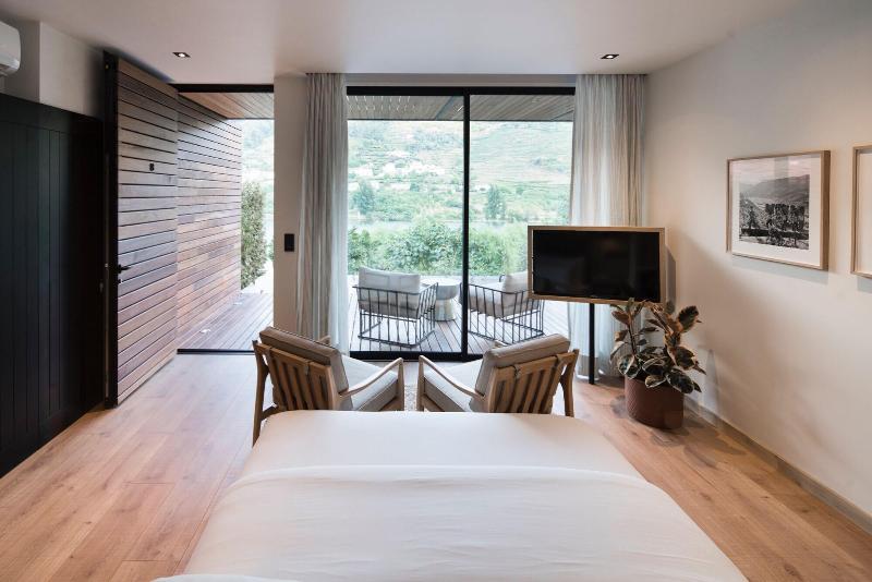 Quinta de S. Bernardo Winery & Farmhouse - Oda