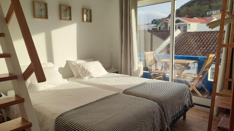 Porto Pim Guest House - Oda