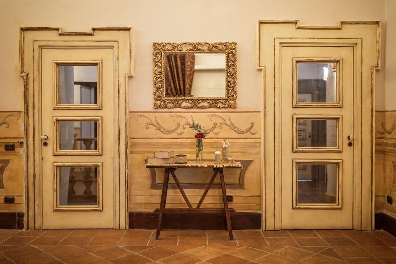 Castello Di Limatola - Lobi