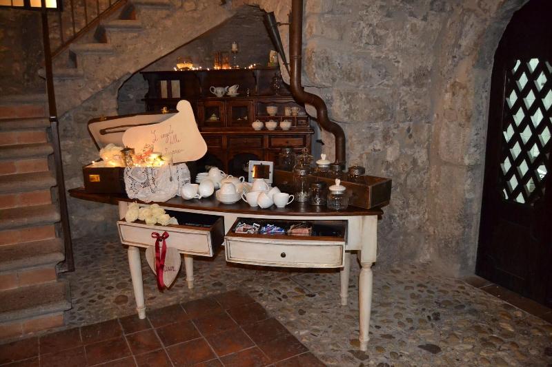 Castello Di Limatola - Lobi