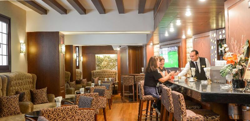 Golden Tulip Flamenco Cairo - Bar