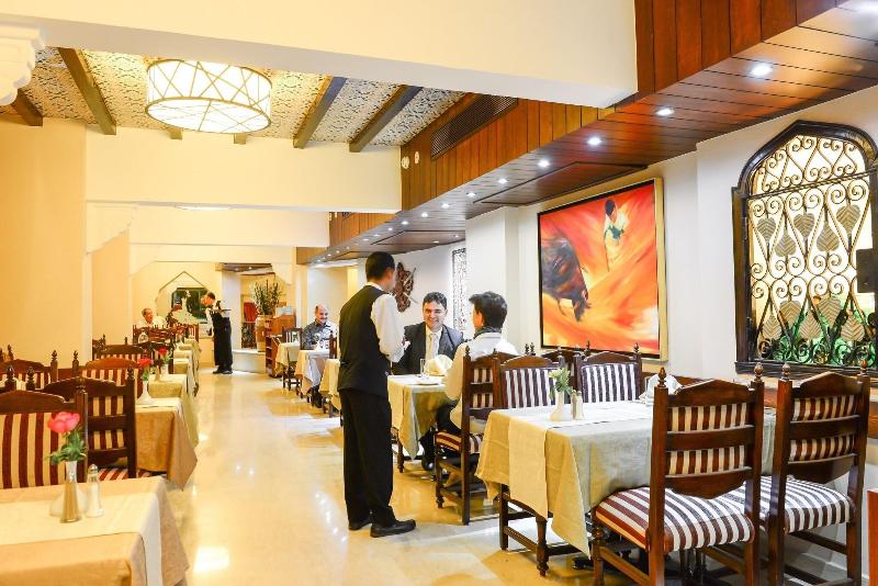 Golden Tulip Flamenco Cairo - Bar