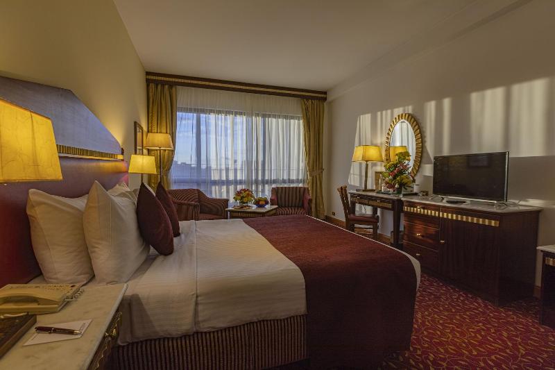 Golden Tulip Flamenco Cairo - Oda